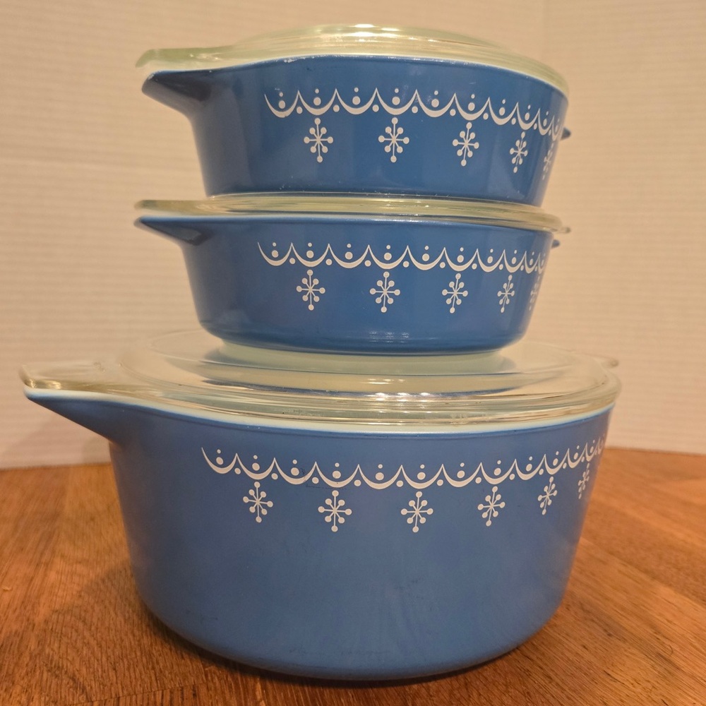 Pyrex Snowflake Blue Garland 3 Pc Casserole Set w/ Lids Vintage Collectible - Picture 4 of 13